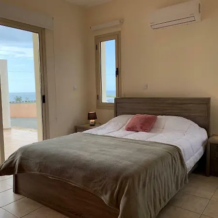 فيلة Sea Front Cristiana
